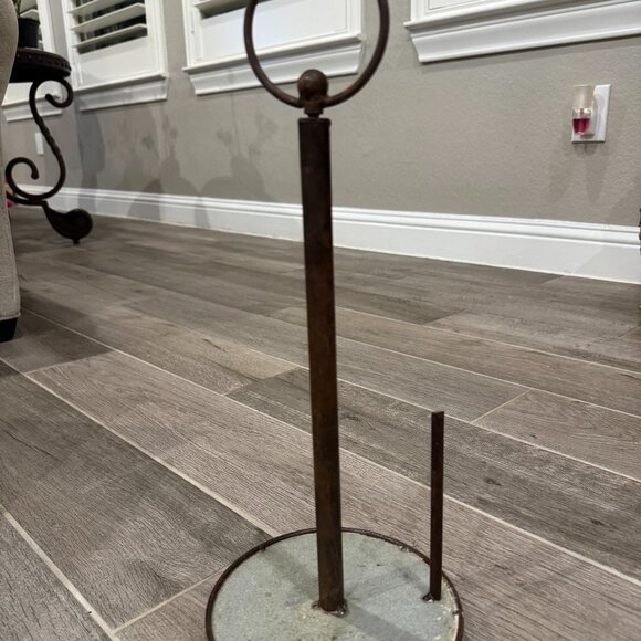 Round Top Collection Paper Towel Holder w/ 10 Interchangeable Attachments